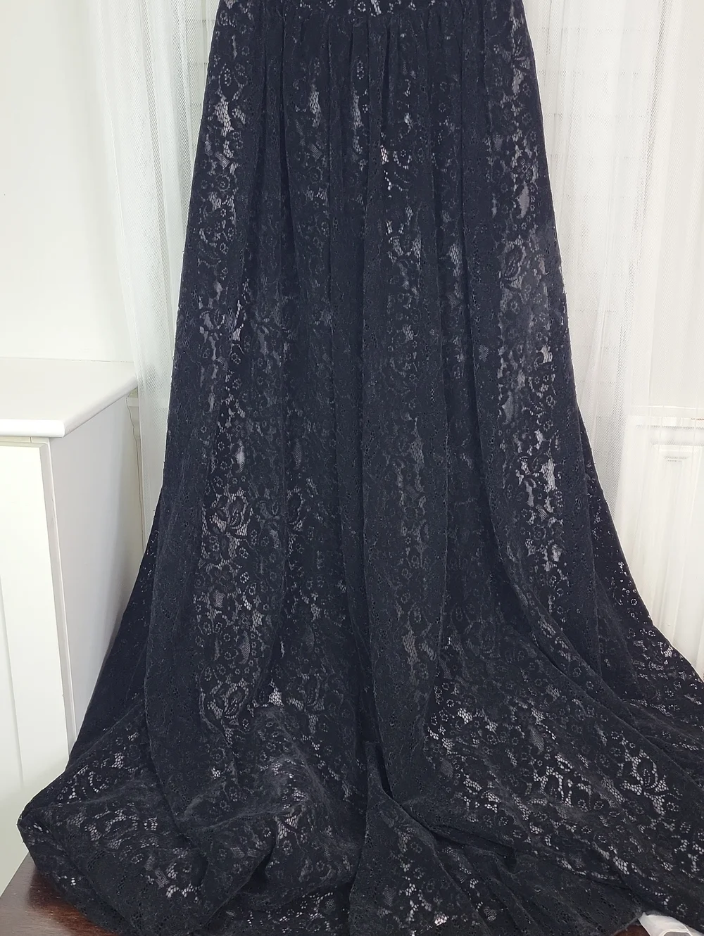 ALICE + OLIVIA Sleeveless Lace bustier Long Black evening gown. Size 0